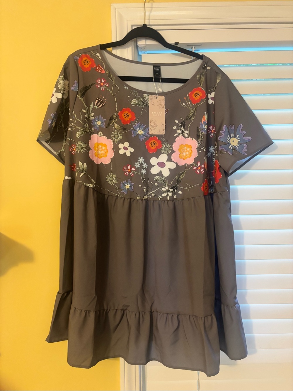 Floral Embroidered Short Sleeve Tunic Top - Gray